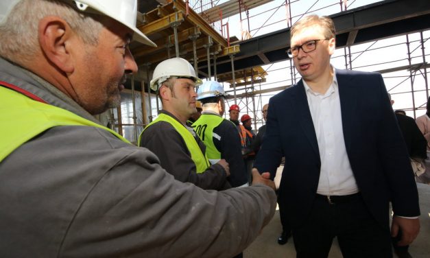 Vučić meglátogatta a Vajdasági RTV épülő székházát