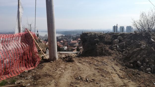 Zimonyi vár környéki munkálatok: Mindenki nyugodjon le…