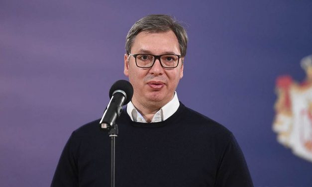 Háromórás beszédet tart Vučić a parlamentben Koszovóról