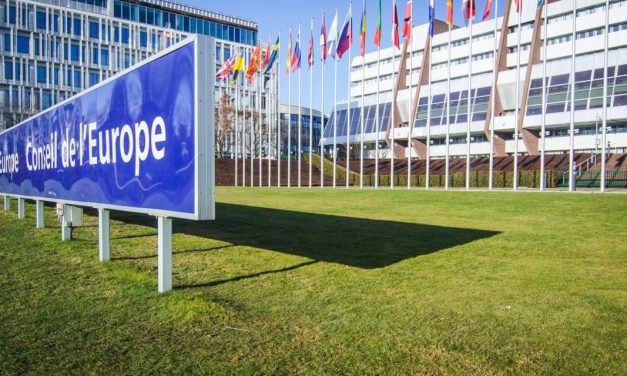 Az összes polgár megérezné a bőrén, ha Szerbia kilépne az Európa Tanácsból