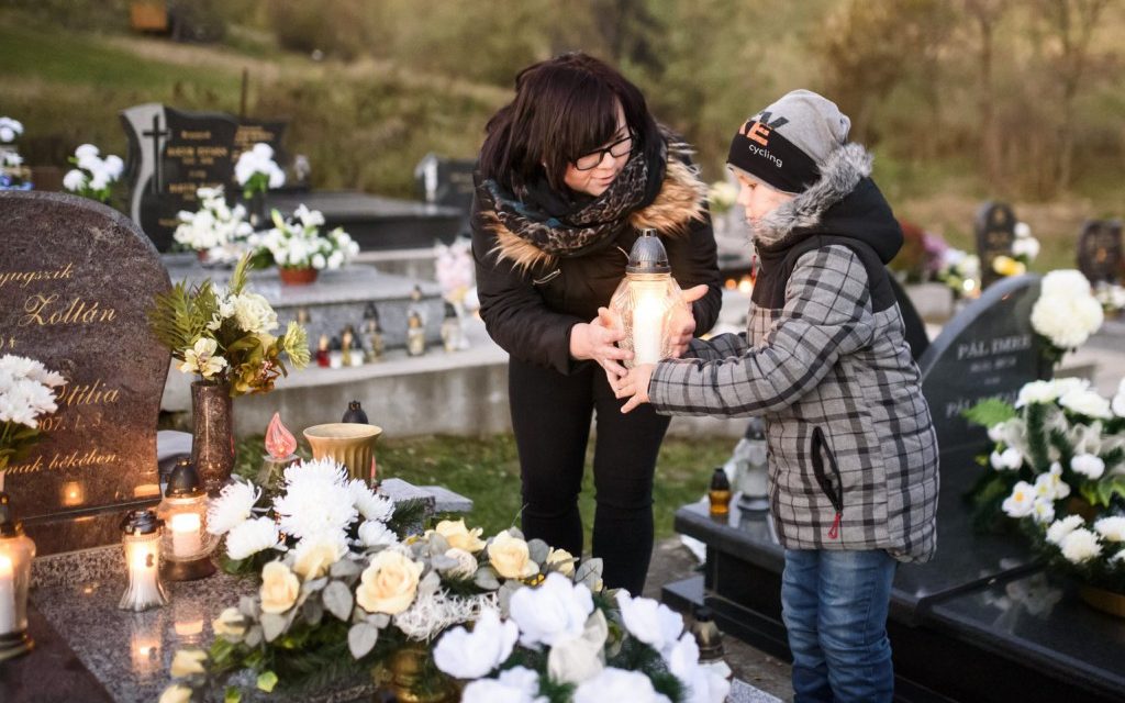 Kegyeleti játékokkal segítenék a gyerekeknek a gyász feldolgozását