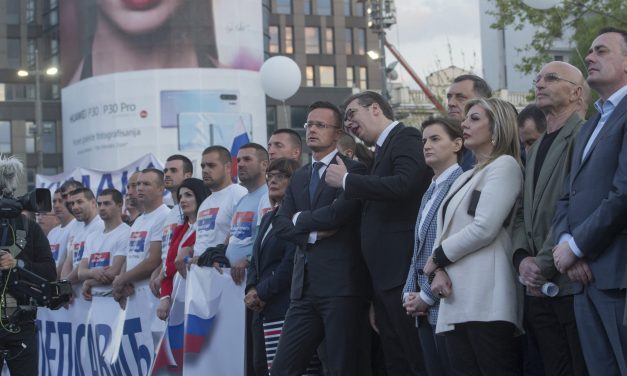 „Szijjártó éppen most rajzolt célkeresztet a vajdasági magyar kisebbség homlokára”