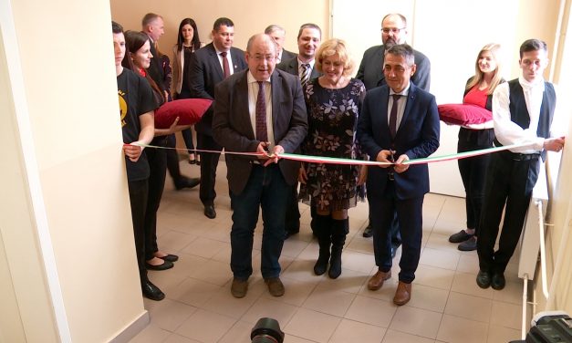 Hivatalosan is felavatták a Zentai Gimnázium új épületszárnyát
