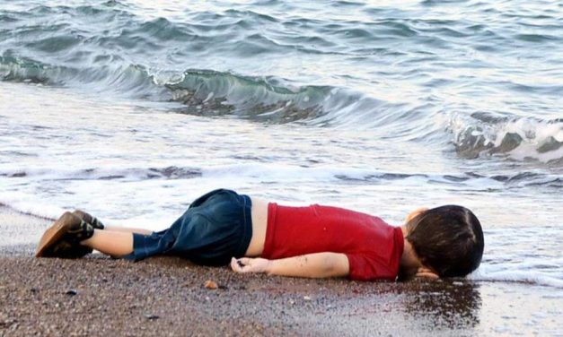 64 embert mentettek ki a Földközi-tengerből