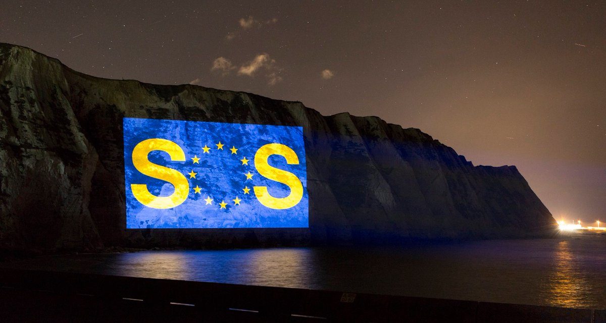 „Mentsetek meg!” – üzenik a britek az Európa felé néző doveri sziklákon (Videóval)