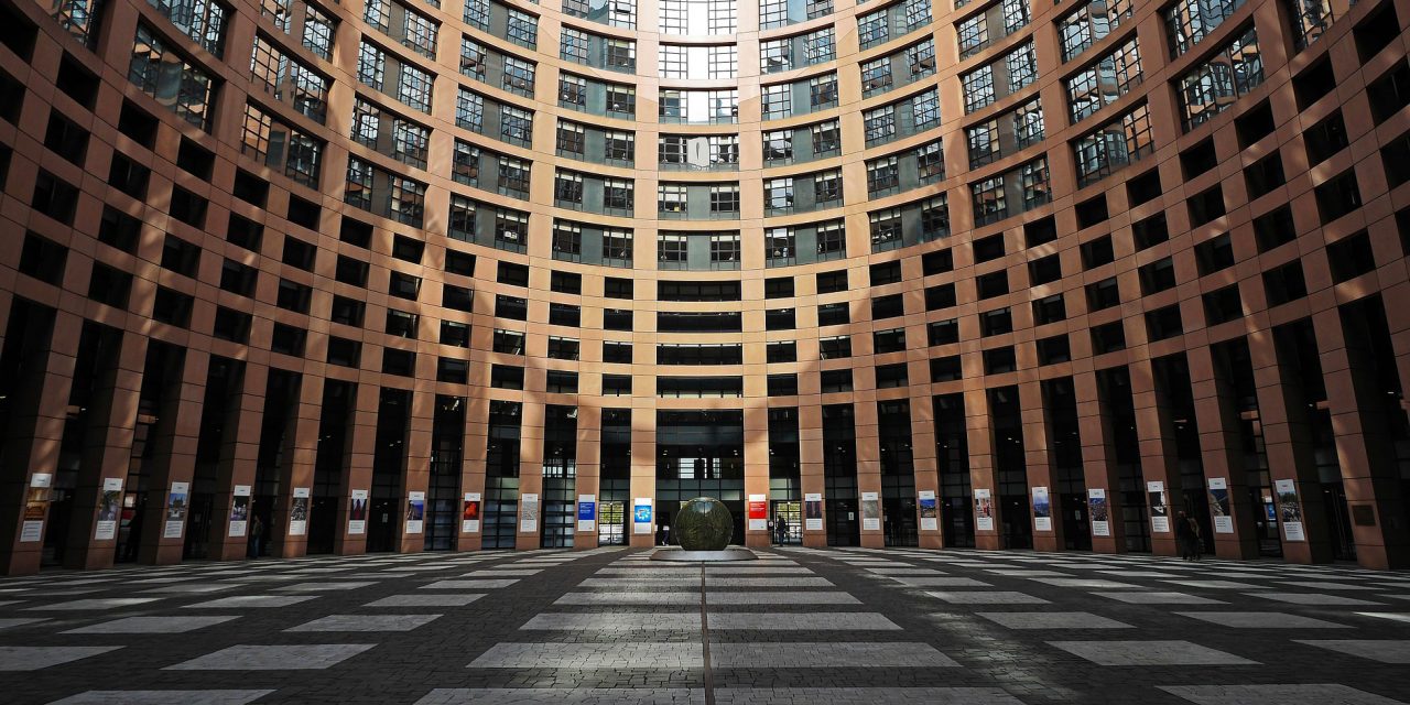 Napirendre kerülnek a Szerbia elleni szankciók is