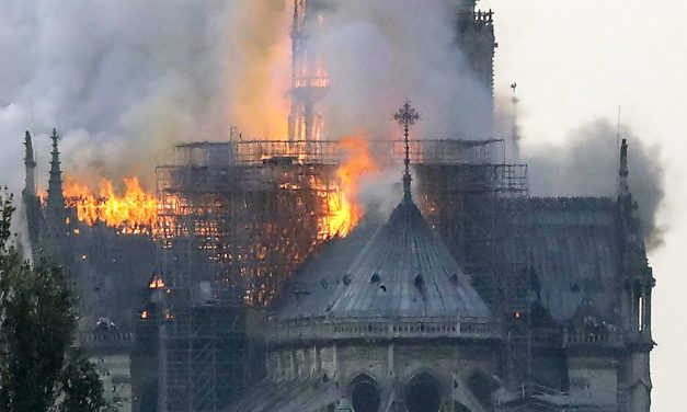 Koszovó 20 000 euróval támogatja a Notre Dame újjáépítését