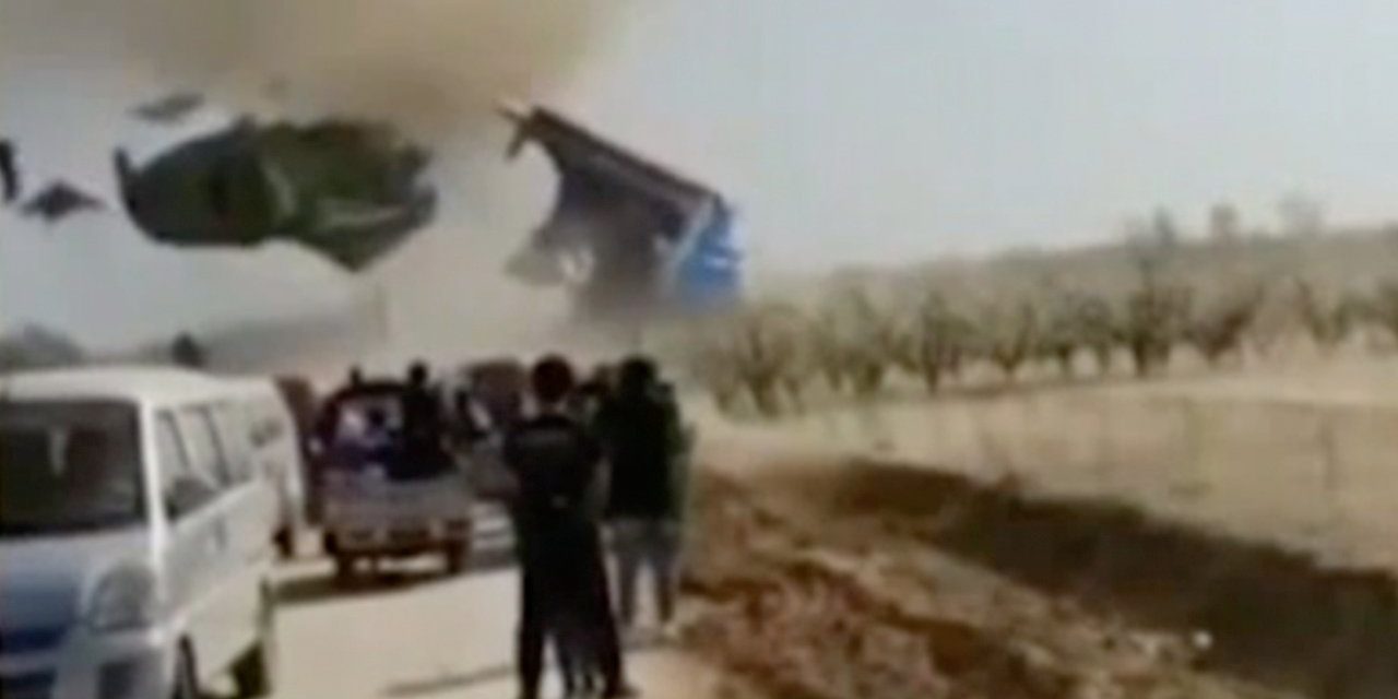 Ugrálóvárat vitt el a porördög, két gyerek meghalt Kínában (Videóval)