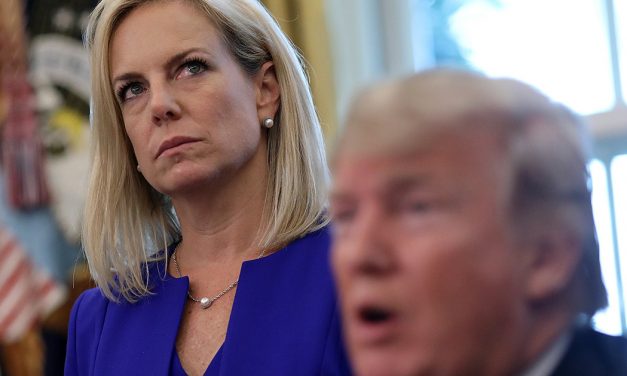 Donald Trump bejelentette, hogy távozik posztjáról Kirstjen Nielsen belbiztonsági miniszter