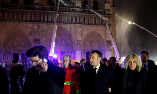 Macron: Újjáépítjük a katedrálist!