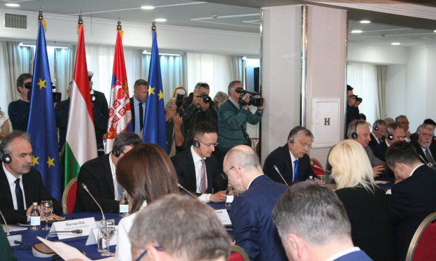 Szijjártó és Dačić: Az energetikai és infrastrukturális hálózat fejlesztésén a hangsúly