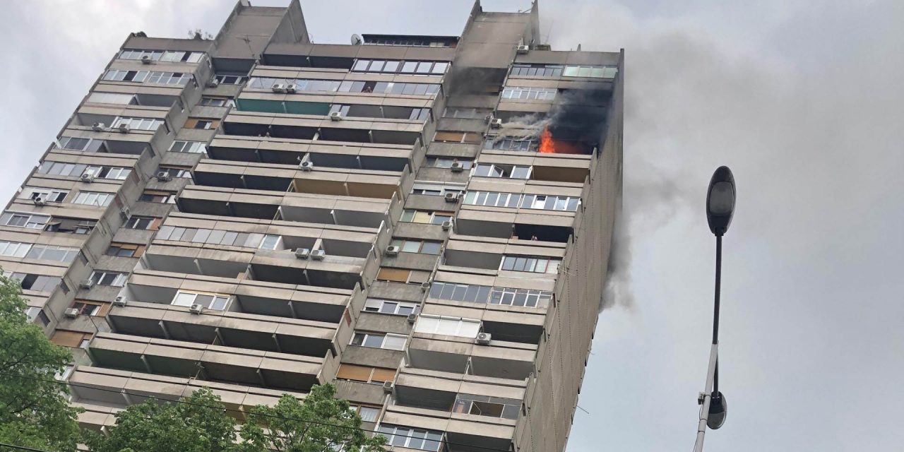 Belgrád: Tűz a Voždovac városnegyedben