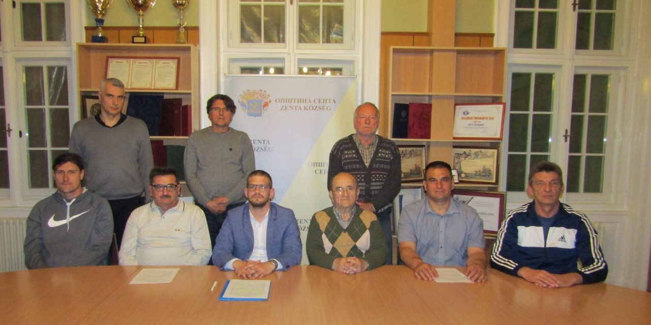 A zentai haladók (is) a városházán éjszakáznak