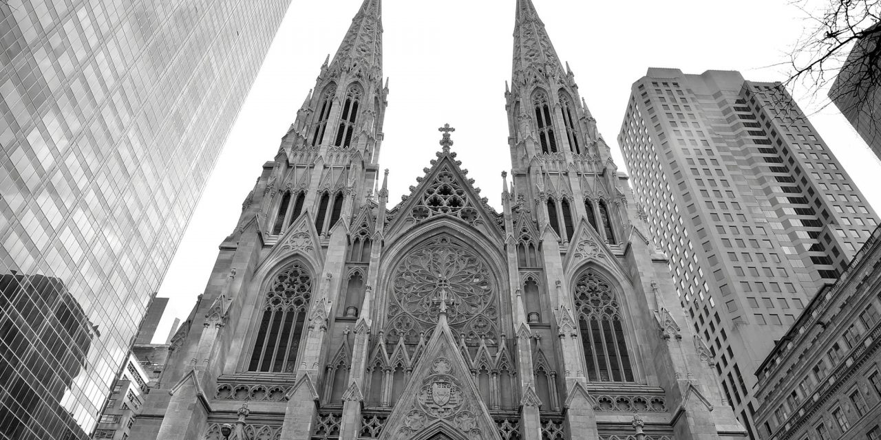 Egy zavart férfi benzinnel akart bemenni a New York-i Szent Patrick katedrálisba