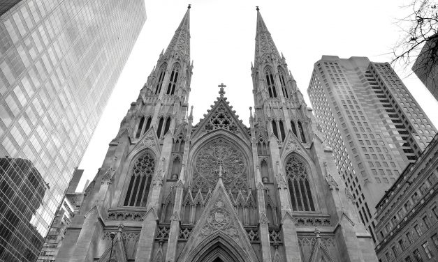 Egy zavart férfi benzinnel akart bemenni a New York-i Szent Patrick katedrálisba