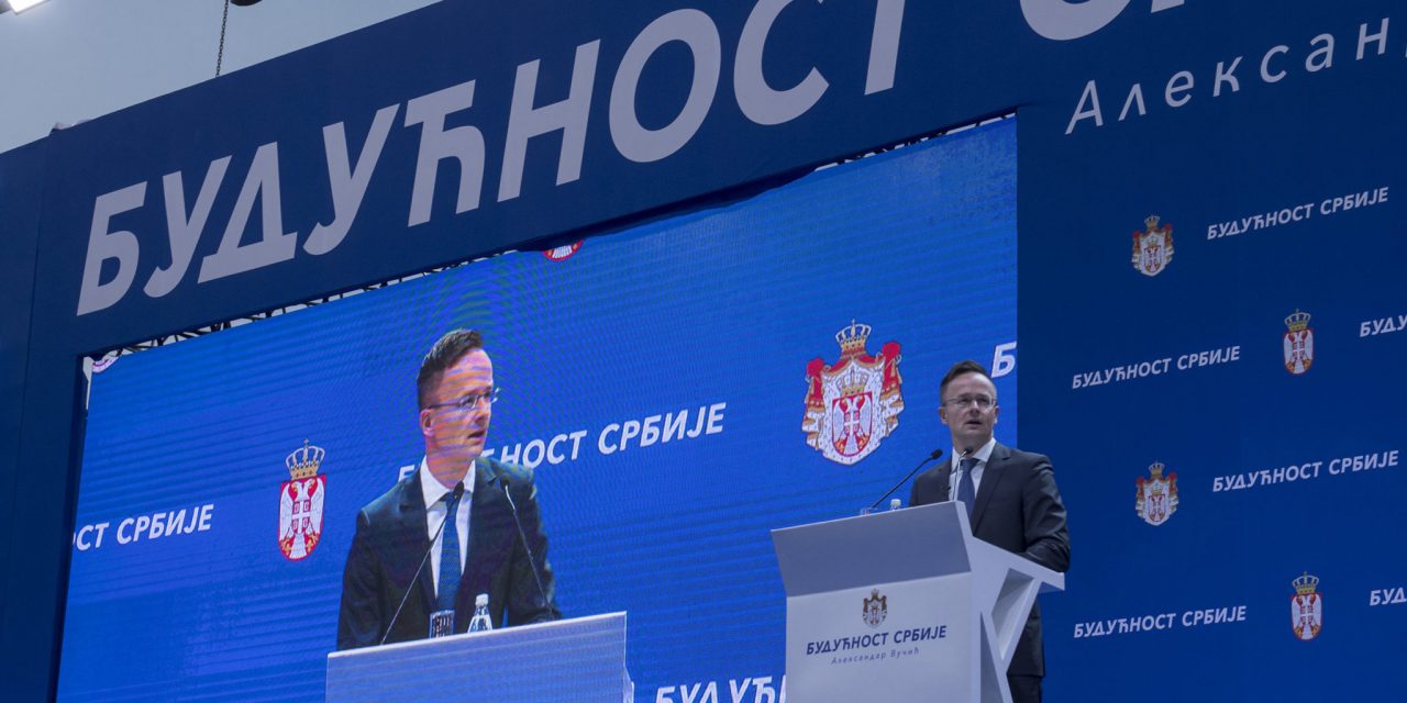 Orbán Viktor nem, de a magyar külügyminiszter beszédet mond Vučić-nagygyülésén