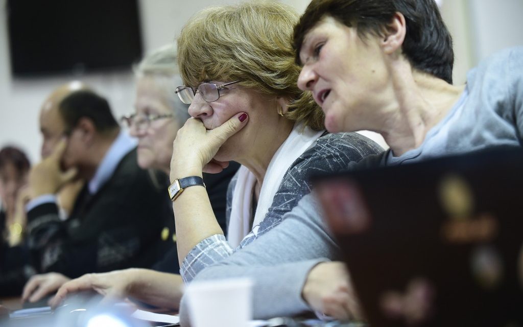 Évente kettőtől hat hónappal növelik a nők nyugdíjkorhatárát