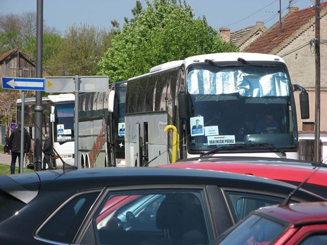 Topolya is aktív – Három autóbusznyi ember ment Belgrádba (Fotók)