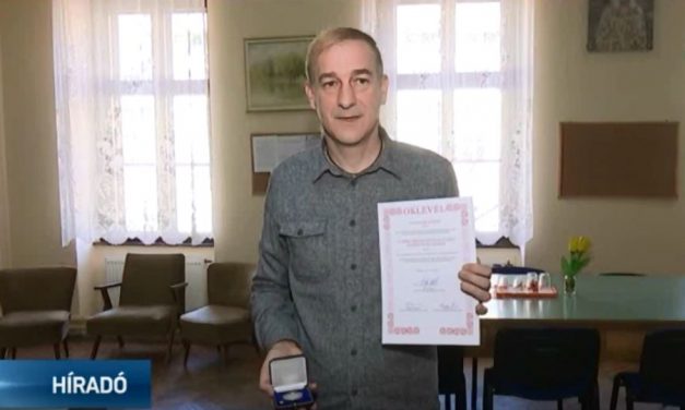 <span class="entry-title-primary">„Egyszerűen eltűnik a vajdasági magyar értelmiség”</span> <span class="entry-subtitle">Zomborba került a Tehetségek Szolgálatáért éves díj</span>