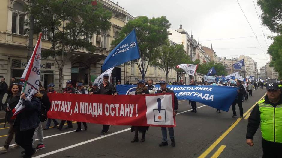 Egy éven belül hetvenkétezer dináros minimálbért követel a szakszervezet