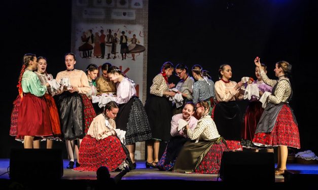 Interetnikai néptáncfesztivál: Szász és cigány szokásokat is bemutattak