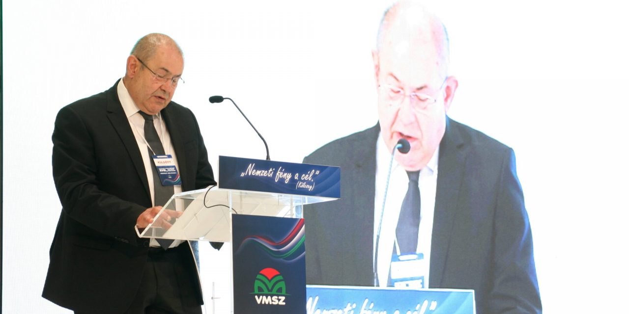 Pásztor István újraválasztása: Háromszázhuszonhárom igen, egy nem