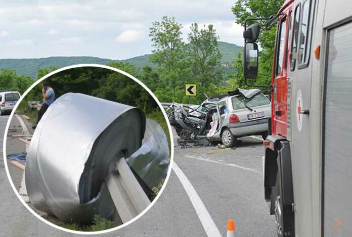 Egy kilenctonnás fémlemez tekercs zuhant egy személyautóra Kragujevacnál