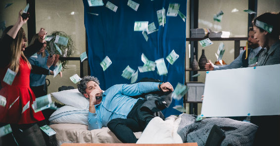 Keressen egy nap alatt 100 000 dinárt, úgy, hogy fel sem kell kelnie az ágyból