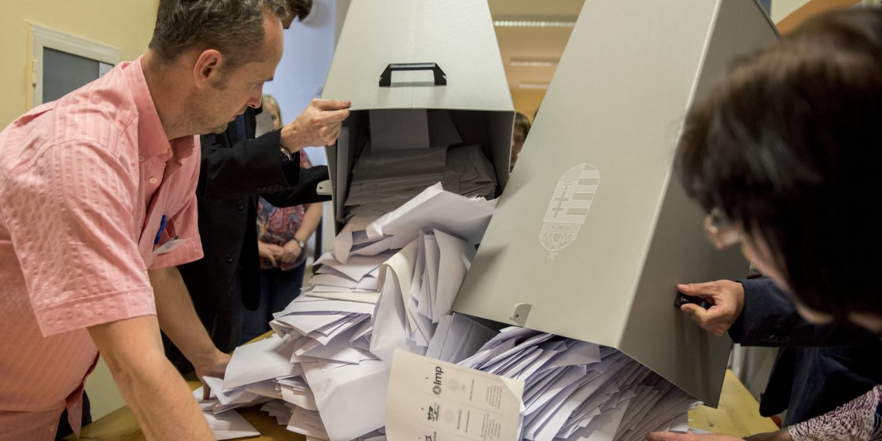 Ötvenkét százalékkal vezet a Fidesz-KDNP