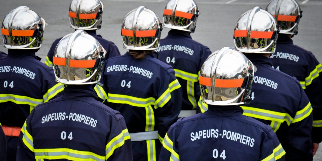 Csoportos nemi erőszakkal vádolja egy norvég egyetemista lány a párizsi tűzoltókat