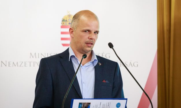 A zentai Gordán Kolos Év tanára díjat kapott