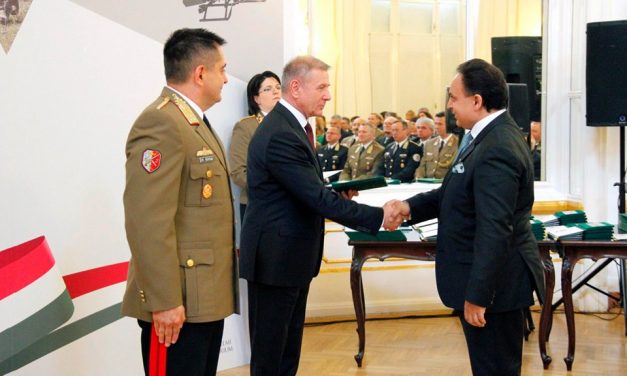 Honvédelemért Kitüntető Címet kapott Mága Zoltán és Nógrádi György