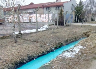 Szabadka: Furcsa színű folyadék folyik a nyitott kanálisba a Masterplastból