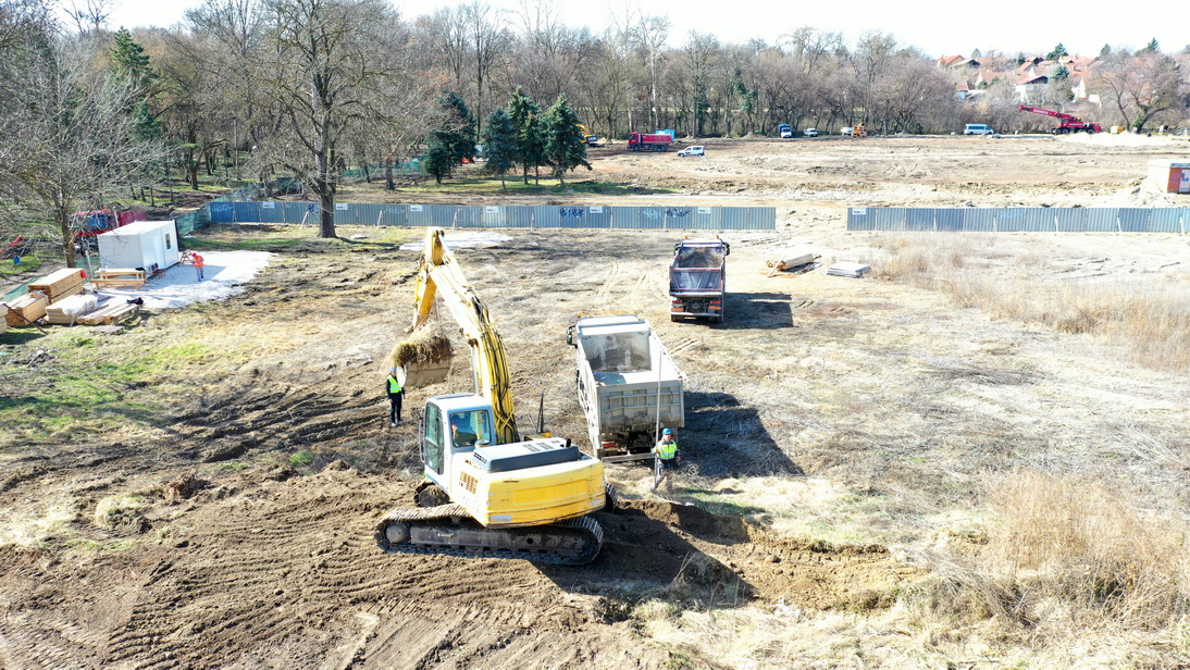 Topolyai fürdőkomplexum: Felfüggesztették a munkálatokat, a talaj nem alkalmas a folytatásra
