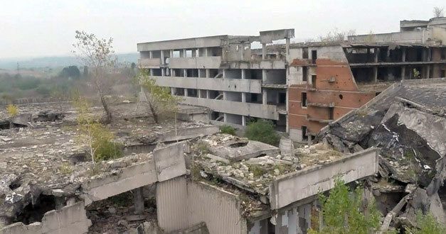 Húsz évvel ezelőtt bombázták le az Újvidéki Televízió épületét (Fotók)