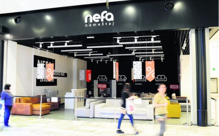 A becsapott és dühös vevők vittek mindent, ami mozdítható volt a bútorüzlet székhelyén