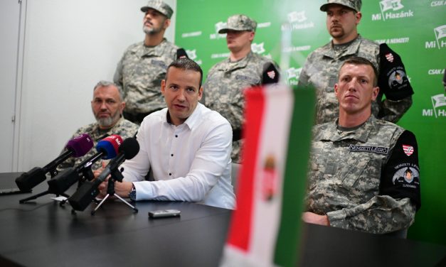 Toroczkai Nemzeti Légió néven támasztja fel a Magyar Gárdát