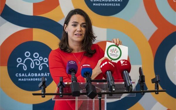 Családbarát matricákkal látják el a támogatott autókat