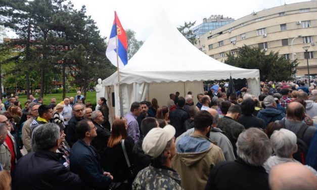 A tüntetők Belgrádban Szabad Övezetet alakítottak