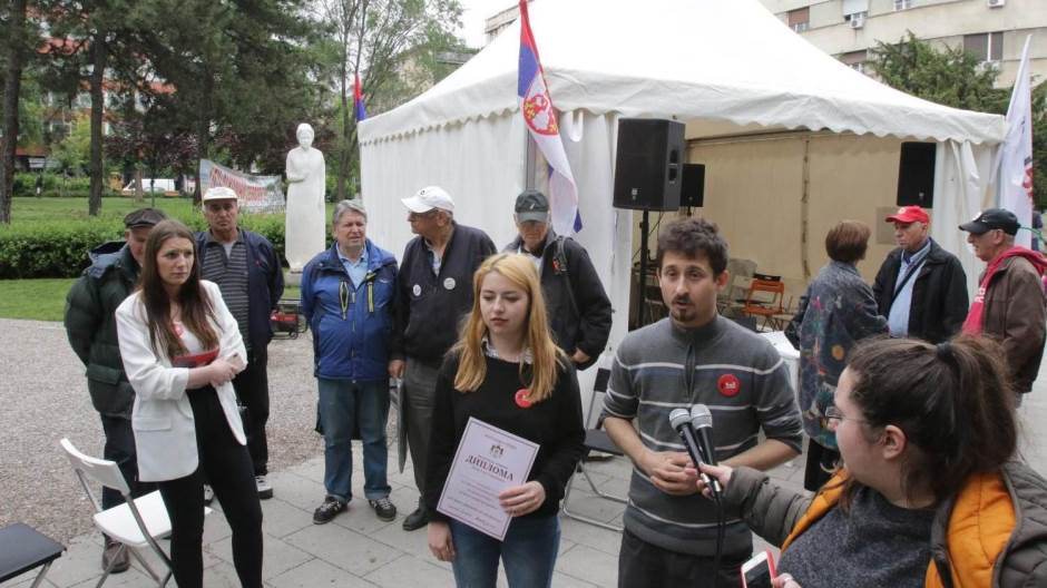 Hamis diplomákat osztanak az egyetemisták a belgrádi Szabad övezetben