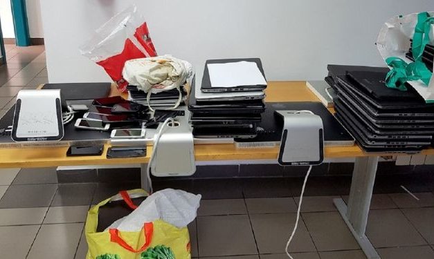 Laptopokat, tableteket, telefonokat csempészett volna Horgosnál