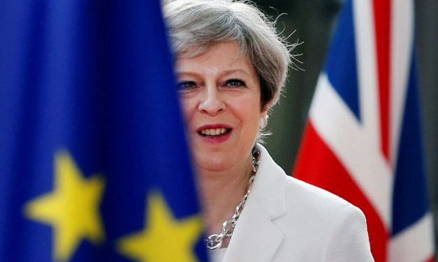 Lemond Theresa May brit kormányfő
