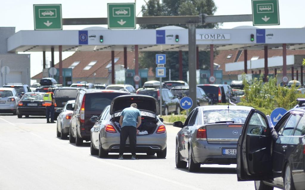 Kedden hosszabb lesz a várakozási idő a tompai határátkelőhelyen