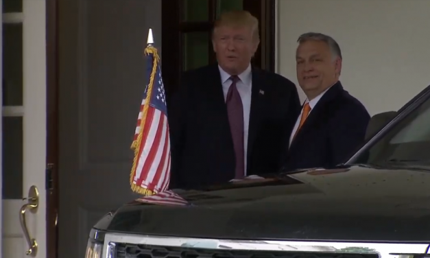 Orbán megérkezett a Fehér Házba