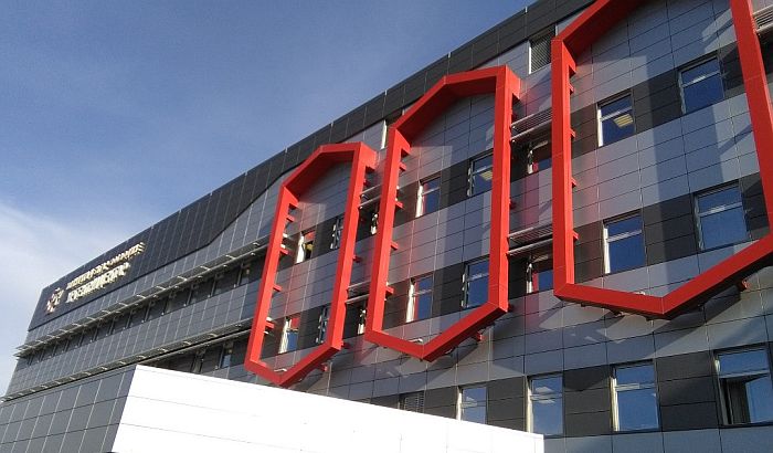 Még egy menekült meghalt a tartálykocsiban talált négy fiatalember közül