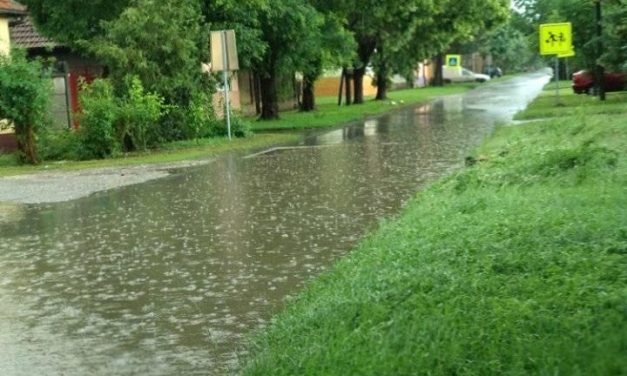 Zentán is leszakadt az ég, egyes helyeken állt a víz az úton