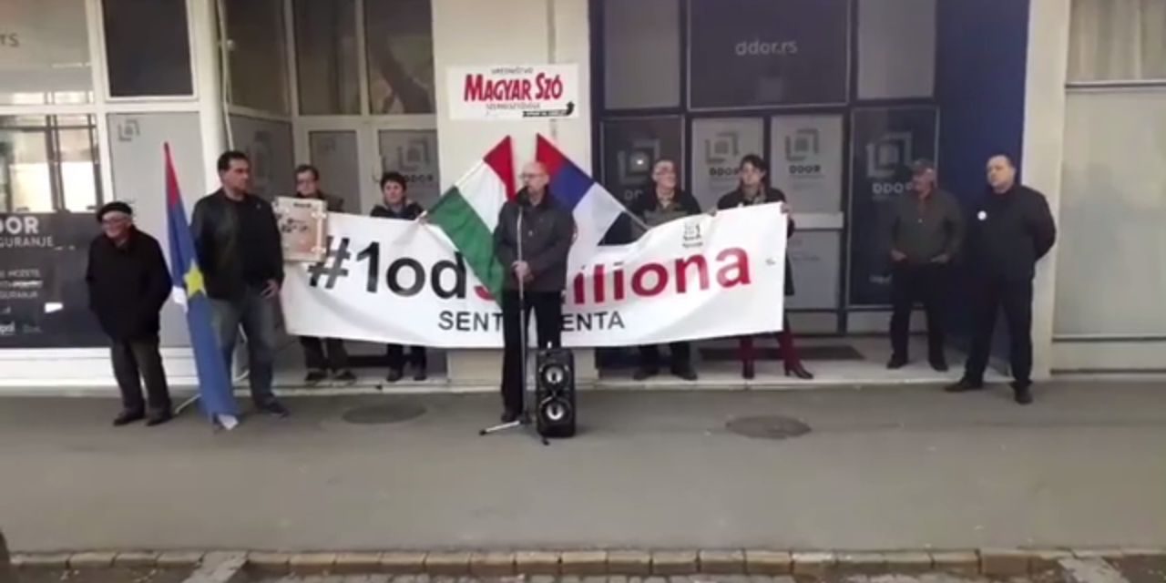 <span class="entry-title-primary">Zenta: Tüntetés a Magyar Szó szerkesztősége előtt</span> <span class="entry-subtitle">„Sok tisztességes hírlapíró lelkében dúlnak most viharok, mert nehezen viselik a rájuk kényszerített szerepjátszást”</span>