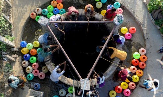 <span class="entry-title-primary">Ötmillió szomjazó ember</span> <span class="entry-subtitle">A családok a víz vásárlásával felélik a havi jövedelmük felét, és mivel egyre kevesebb van belőle, az ára folyamatosan kúszik felfelé</span>