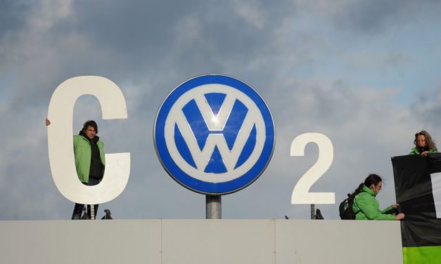 Több mint négyszázharmincezren fogják perbe a Volkswagent Németországban