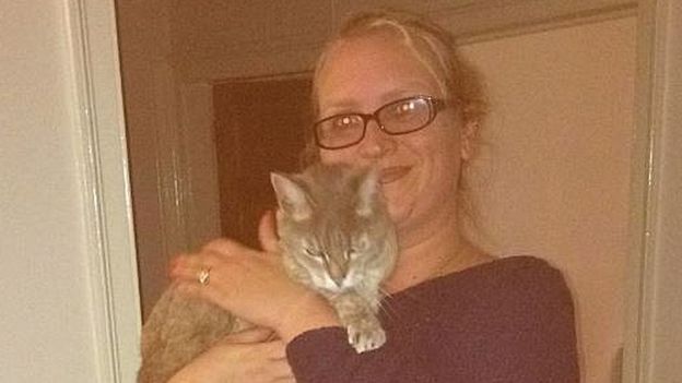 <span class="entry-title-primary">„Kicsit sovány és büdös volt…”</span> <span class="entry-subtitle">Megunta a hídon rekedt macska a tűzoltók mentőakcióját, ezért inkább hazasétált</span>